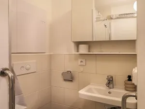 Pronájem bytu 2+kk, Praha, Novoborská, 40 m2