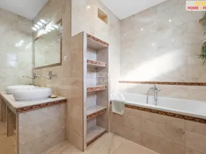 Prodej rodinného domu, Břežany II, 172 m2