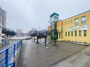 Pronájem obchodního prostoru, Praha, Mochovská, 70 m2