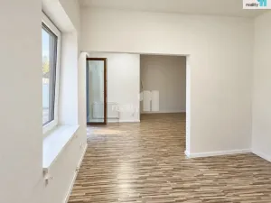 Pronájem bytu 1+kk, Praha - Hrdlořezy, Českobrodská, 28 m2