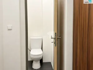 Pronájem bytu 1+kk, Praha - Hrdlořezy, Českobrodská, 28 m2