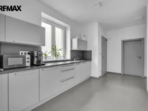 Pronájem kanceláře, Praha, Strakonická, 160 m2
