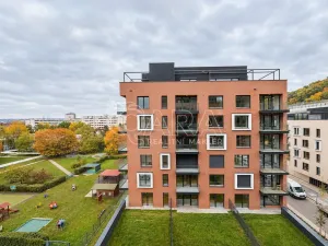 Pronájem bytu 1+kk, Praha - Karlín, Švarcova, 36 m2