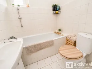 Prodej činžovního domu, Dolní Zálezly, Mírové náměstí, 250 m2