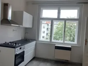 Pronájem bytu 1+kk, Praha - Nusle, Jaurisova, 32 m2