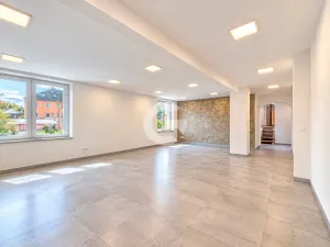 Prodej obchodního prostoru, Zlín - Malenovice, Bezručova, 568 m2