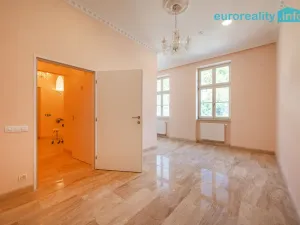 Pronájem obchodního prostoru, Karlovy Vary, Zámecký vrch, 20 m2