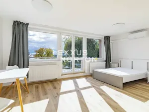 Pronájem bytu 1+kk, Praha - Smíchov, Nad Palatou, 35 m2