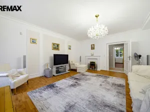 Prodej bytu 3+1, Karlovy Vary, Mariánskolázeňská, 141 m2