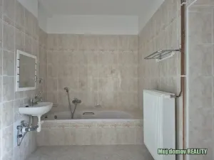 Pronájem restaurace, Žatec, Husitské náměstí, 300 m2