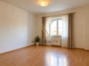 Pronájem bytu 3+1, Horažďovice, Husovo náměstí, 74 m2