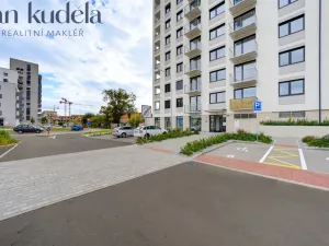 Pronájem garážového stání, Brno, Střední, 13 m2