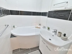 Prodej bytu 3+1, Praha - Hlubočepy, Renoirova, 71 m2