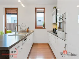Pronájem bytu 3+kk, Zeleneč, U Lesoparku, 75 m2