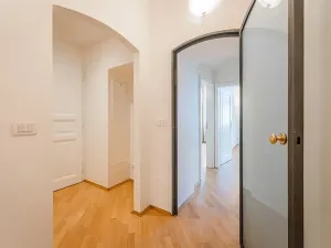 Pronájem bytu 4+1, Praha - Nové Město, Odborů, 100 m2