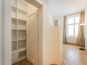 Pronájem bytu 4+1, Praha - Nové Město, Odborů, 100 m2