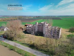 Prodej komerčního pozemku, Všestudy - Dušníky nad Vltavou, 42524 m2