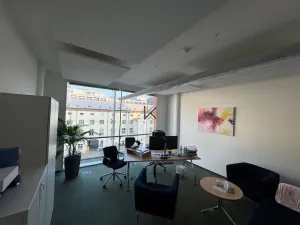 Pronájem kanceláře, Praha - Karlín, Křižíkova, 546 m2