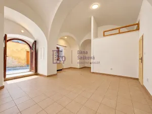 Pronájem obchodního prostoru, Jindřichův Hradec - Jindřichův Hradec I, nám. Míru, 41 m2