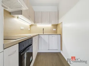 Pronájem bytu 2+kk, Hradec Králové, Na Střezině, 48 m2