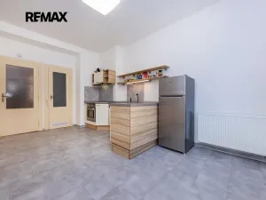 Pronájem bytu 2+1, Praha - Dejvice, Kafkova, 77 m2