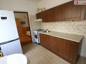 Prodej bytu 2+1, Karlovy Vary - Bohatice, Lomená, 52 m2