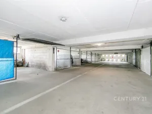 Pronájem garážového stání, Plzeň - Jižní Předměstí, Tomanova, 12 m2