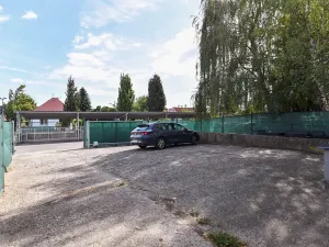 Prodej obchodního prostoru, Praha - Horní Počernice, Komárovská, 210 m2