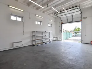 Prodej obchodního prostoru, Praha - Horní Počernice, Komárovská, 210 m2