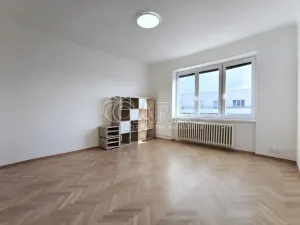 Pronájem bytu 1+1, Praha - Vršovice, Na stezce, 37 m2
