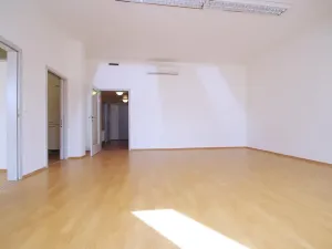 Pronájem kanceláře, Praha - Smíchov, Štefánikova, 82 m2