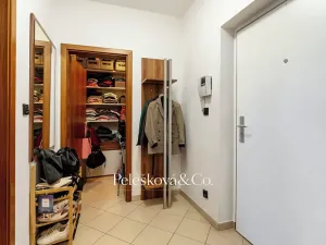 Pronájem bytu 2+kk, Praha - Suchdol, Májová, 45 m2