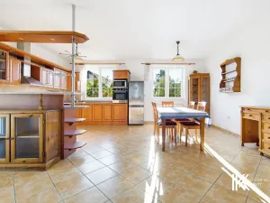 Prodej kanceláře, Hrochův Týnec, 356 m2