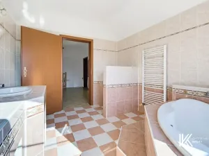 Prodej kanceláře, Hrochův Týnec, 356 m2