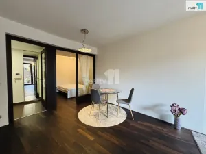 Pronájem bytu 2+kk, Praha - Kobylisy, Služská, 46 m2