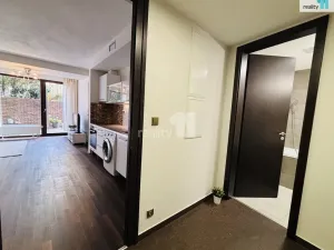 Pronájem bytu 2+kk, Praha - Kobylisy, Služská, 46 m2
