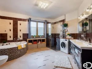 Prodej rodinného domu, Květov, 285 m2
