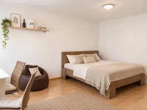 Pronájem bytu 1+kk, Praha - Košíře, Plzeňská, 30 m2