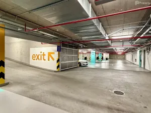 Pronájem garážového stání, Brno, Fuchsova, 12 m2