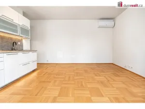 Prodej bytu 3+kk, Praha - Podolí, Dvorecké náměstí, 71 m2