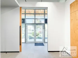 Prodej obchodního prostoru, Jesenice, V Roháči I., 109 m2