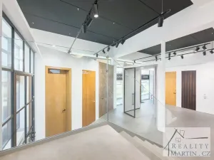 Prodej obchodního prostoru, Jesenice, V Roháči I., 109 m2