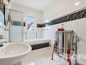 Prodej vily, Praha - Motol, U hrušky, 395 m2