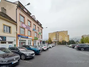 Pronájem obchodního prostoru, Beroun, Nám. M.Poštové, 49 m2