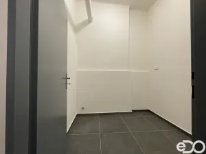 Pronájem kanceláře, Praha, Freyova, 92 m2