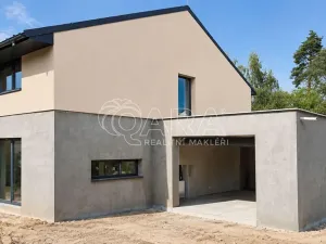 Prodej rodinného domu, Kamenice, Lomená, 156 m2