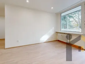 Pronájem bytu 2+kk, Praha - Kobylisy, Mirovická, 39 m2
