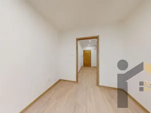 Pronájem bytu 2+kk, Praha - Kobylisy, Mirovická, 39 m2