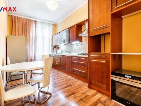 Prodej bytu 3+1, Karlovy Vary, Moravská, 85 m2