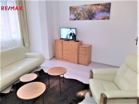 Pronájem bytu 2+1, Karlovy Vary, Tržiště, 55 m2